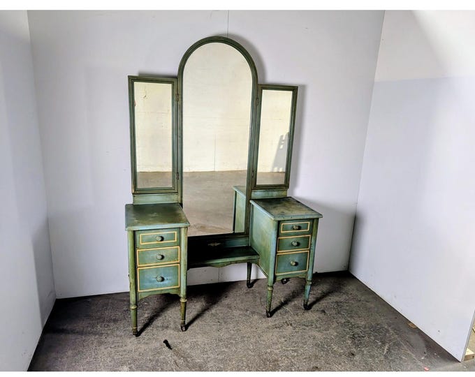 1940,S METAL VANITY # 197687 Shipping is not a 1.00 Shipping is not free please contact us before purchase Thanks