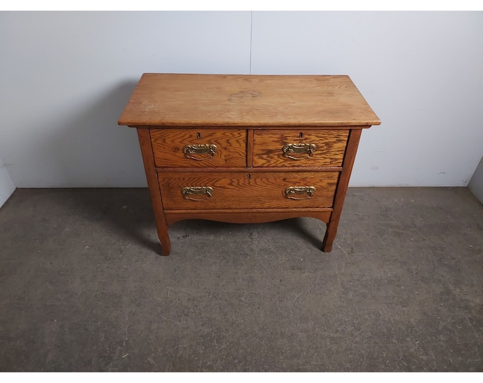 Simple 1920,s Three Drawer Oak Chest Of Drawers # 194783 Shipping is not a 1.00 Shipping is not free please contact us before purchase Thank
