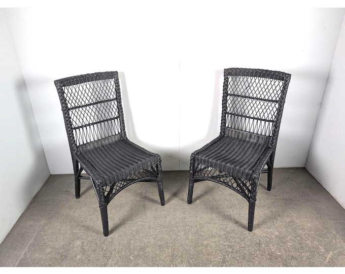 Pair Of 1940,s Wicker Chairs # 196655 Shipping is not a 1.00 Shipping is not free please contact us before purchase Thanks