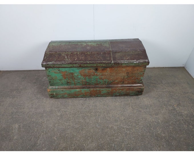 MID 1800,S CARPENTERS TRUNK # 195086 Shipping is not a 1.00 Shipping is not free please contact us before purchase Thanks