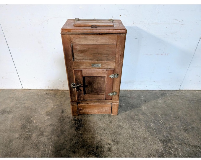 Unusual Size 1890,s Ice Box # 197434 Shipping is not a 1.00 Shipping is not free please contact us before purchase Thanks