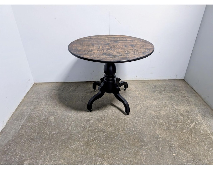 1940,s Round Painted Pedestal Table # 198314 Shipping is not a 1.00 Shipping is not free please contact us before purchase Thanks
