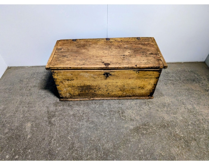 Early 1800,s Flip Top Trunk # 200314 Shipping is not a 1.00 Shipping is not free please contact us before purchase Thanks