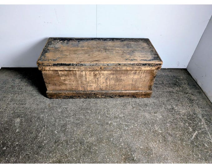 Early 1800,s Flip Top Trunk # 197980 Shipping is not a 1.00 Shipping is not free please contact us before purchase Thanks