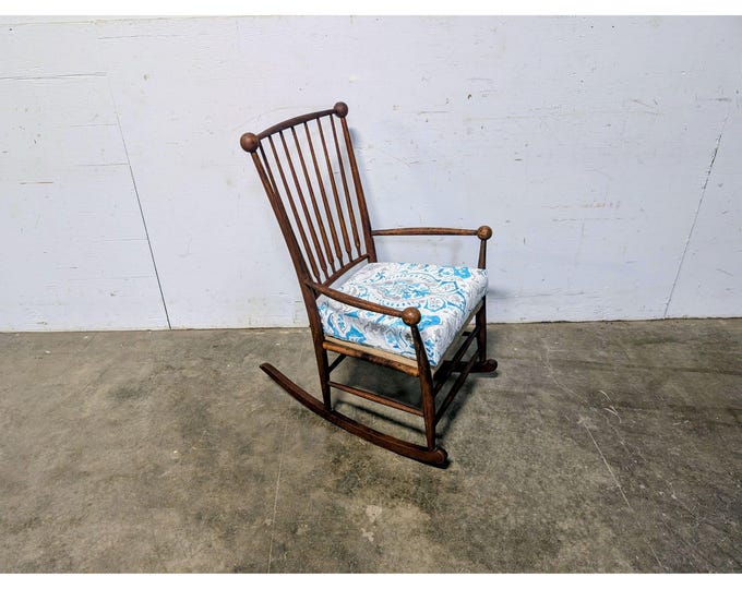 EARLY 1800,S ROCKING CHAIR # 198822 Shipping is not a 1.00 Shipping is not free please contact us before purchase Thanks