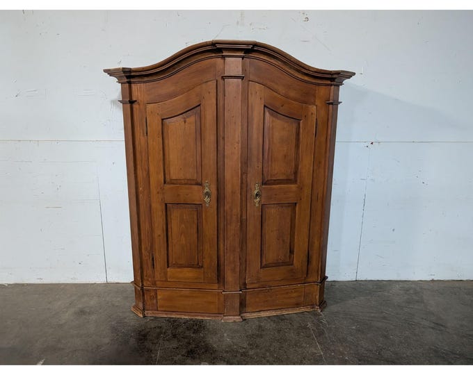 1880,S TWO DOOR CUPBORAD # 197200 Shipping is not a 1.00 Shipping is not free please contact us before purchase Thanks