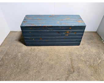 Simple 1900,s Flip Top Trunk # 199526 Shipping is not a 1.00 Shipping is not free please contact us before purchase Thanks