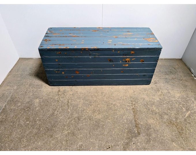 Simple 1900,s Flip Top Trunk # 199526 Shipping is not a 1.00 Shipping is not free please contact us before purchase Thanks