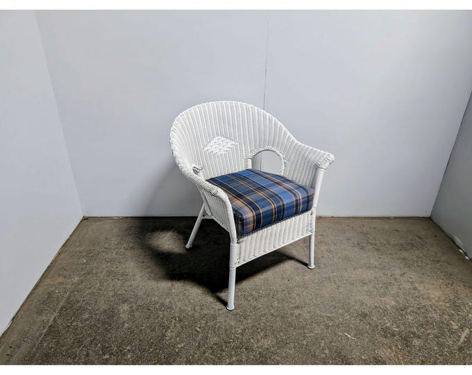 1940,S WICKER ARM CHAIR # 199670 Shipping is not a 1.00 Shipping is not free please contact us before purchase Thanks