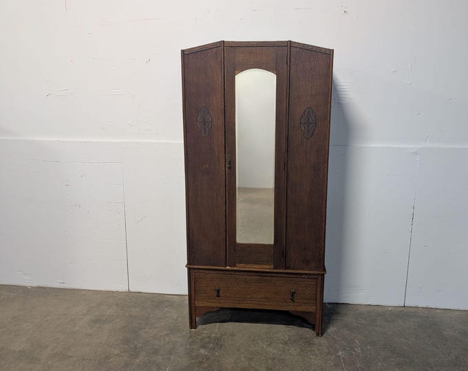 1920,S OAK COAT CLOSET # 199892 Shipping is not a 1.00 Shipping is not free please contact us before purchase Thanks