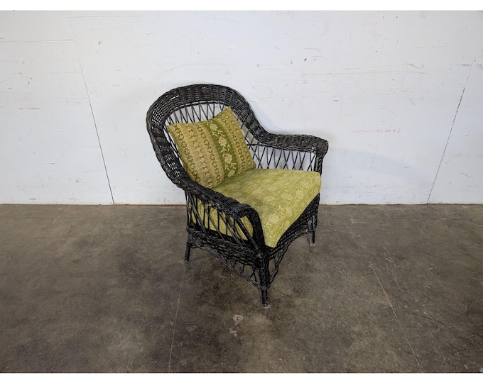 1940,S WICKER ARM CHAIR # 197106 Shipping is not a 1.00 Shipping is not free please contact us before purchase Thanks