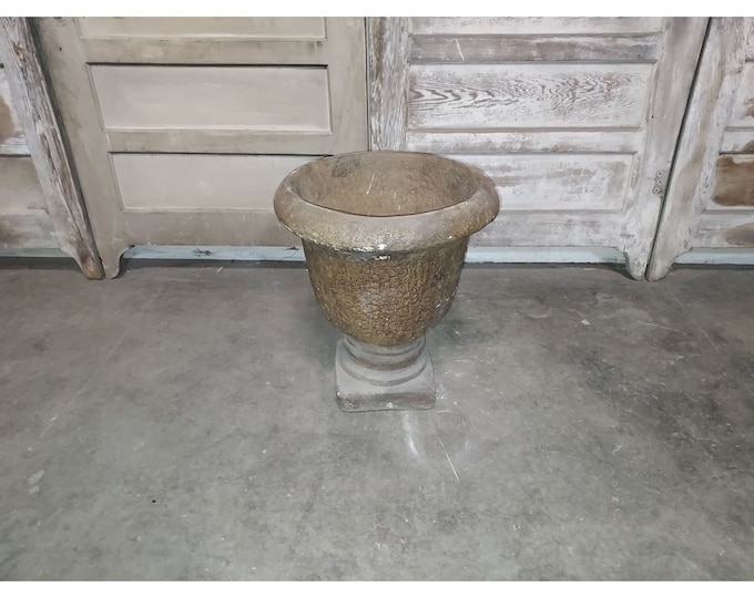 ELEGANT VINTAGE URN # 186368 Shipping is not a 1.00 Shipping is not free please contact us before purchase Thanks
