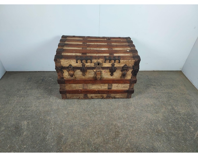 Simple Mid 1800,s Travel Trunk # 195272 Shipping is not a 1.00 Shipping is not free please contact us before purchase Thanks