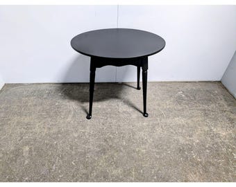 1940,S BLACK PAINTED OVAL # 201497 Shipping is not a 1.00 Shipping is not free please contact us before purchase Thanks