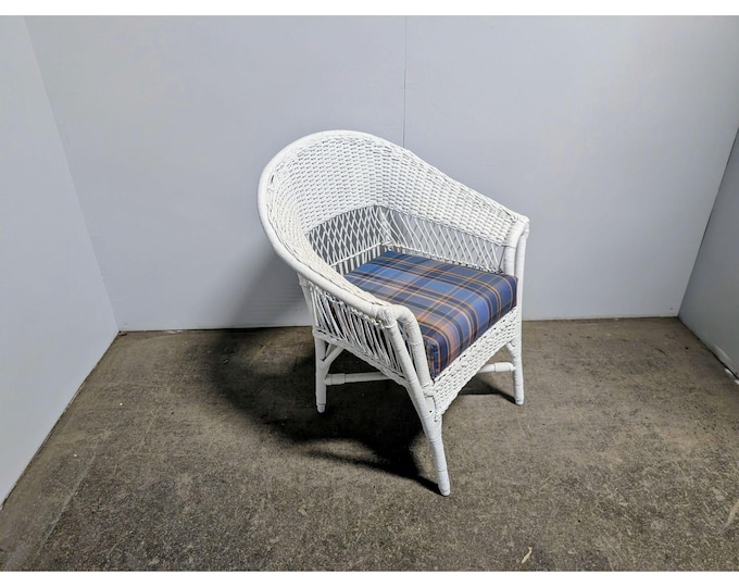 1940,S WICKER ARM CHAIR # 199673 Shipping is not a 1.00 Shipping is not free please contact us before purchase Thanks