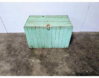 1900,s Primitive Fire Box Trunk # 200448 Shipping is not a 1.00 Shipping is not free please contact us before purchase Thanks