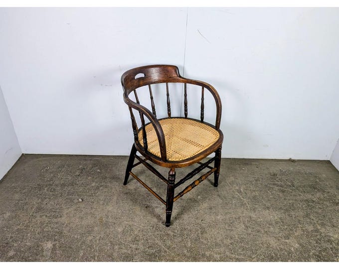 Mid 1800,s Bow Back Windsor Chair # 197760 Shipping is not a 1.00 Shipping is not free please contact us before purchase Thanks