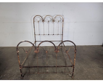 ELEGANT 1900,S IRON BED # 197374 Shipping is not a 1.00 Shipping is not free please contact us before purchase Thanks