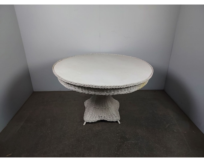 1940,s Round Wicker Pedestal Table #  192524 Shipping is not free please conatct us before purchase Thanks