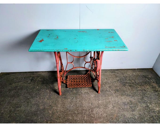 Cast Iron Singer Sowing Machine Base Table # 195721 Shipping is not a 1.00 Shipping is not free please contact us before purchase Thanks