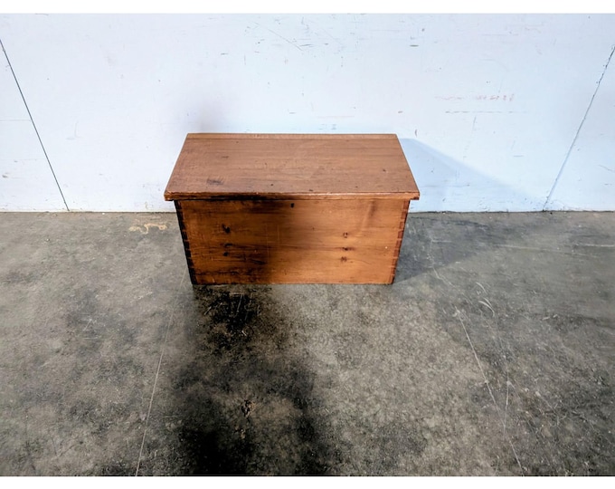 Mid 1800,s Flip Top Trunk # 197998 Shipping is not a 1.00 Shipping is not free please contact us before purchase Thanks