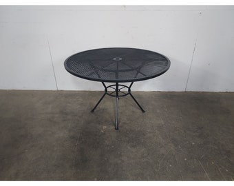 1950,s Iron & Mesh Round Table # 191442 Shipping is not free please conatct us before purchase Thanks