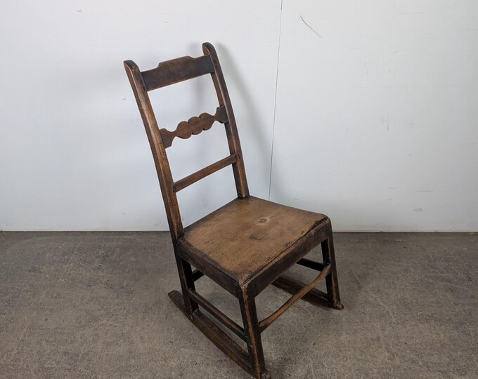 LATE 1700,S ROCKING CHAIR # 196573 Shipping is not a 1.00 Shipping is not free please contact us before purchase Thanks