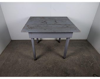 Simple 1900,s Farm Stand Table # 196319 Shipping is not a 1.00 Shipping is not free please contact us before purchase Thanks
