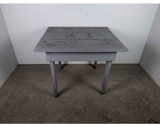 Simple 1900,s Farm Stand Table # 196319 Shipping is not a 1.00 Shipping is not free please contact us before purchase Thanks