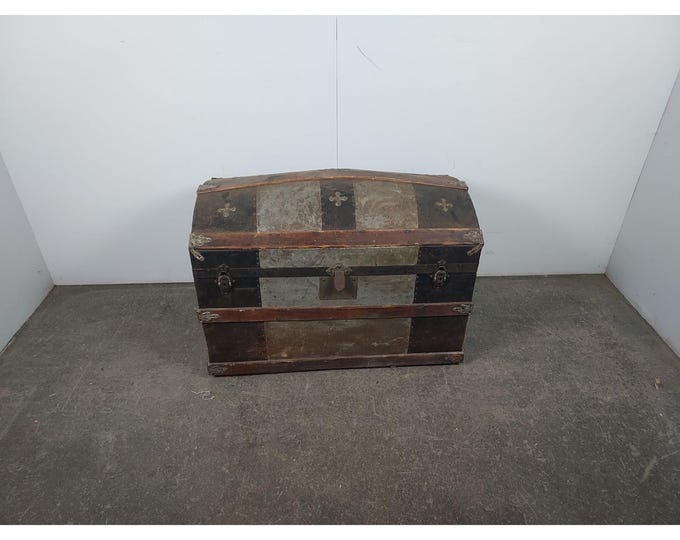 1880,S DOME TOP TRUNK # 195765 Shipping is not a 1.00 Shipping is not free please contact us before purchase Thanks