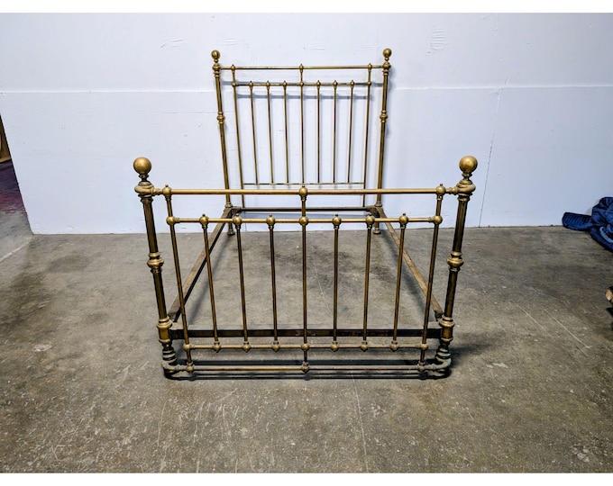 Full Size 1890,s Brass Bed # 200886 Shipping is not a 1.00 Shipping is not free please contact us before purchase Thanks
