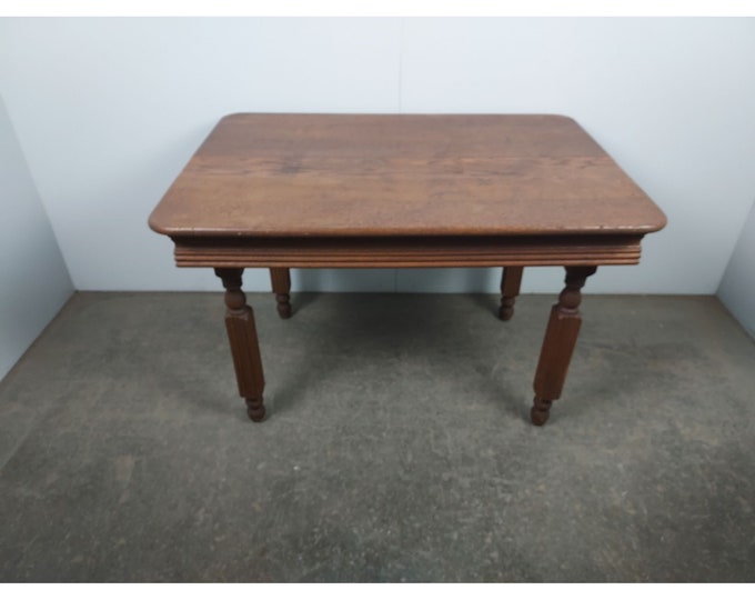 1900,s Oak Table With Flutted Leg # 192278 Shipping is not free please conatct us before purchase Thanks