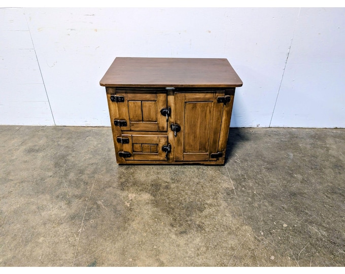 Unique 1890,s Table Top Ice Box # 201506 Shipping is not a 1.00 Shipping is not free please contact us before purchase Thanks