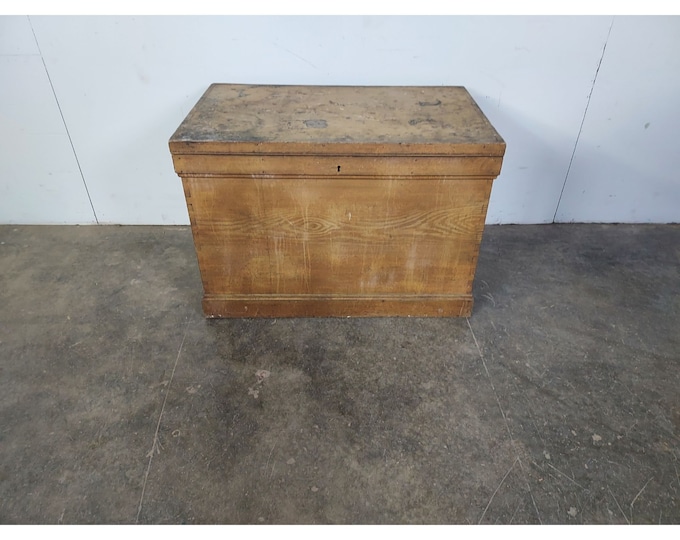 Early 1800,s Pine Blanket Box # 191254 Shipping is not free please conatct us before purchase Thanks