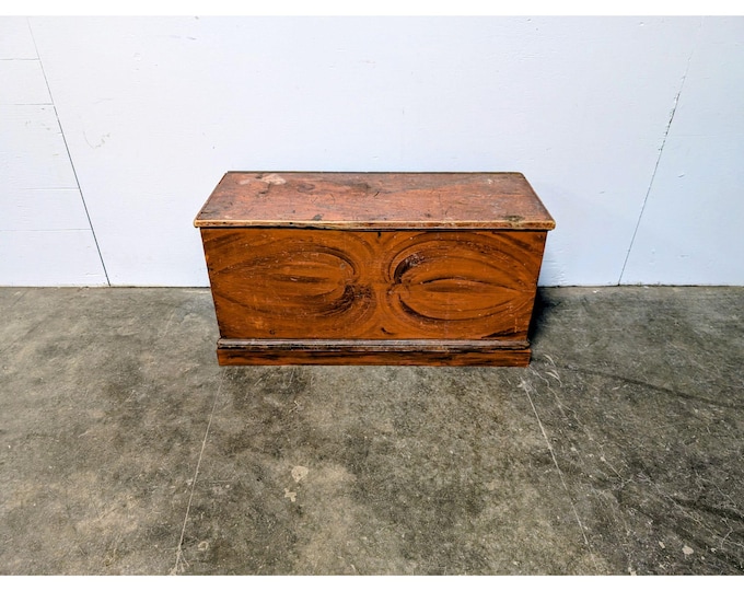 Early 1800,s Flip Top Trunk # 199923 Shipping is not a 1.00 Shipping is not free please contact us before purchase Thanks