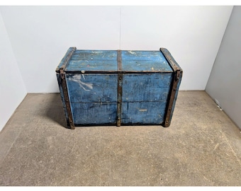 Mid 1800,s Flip Top Trunk # 199412 Shipping is not a 1.00 Shipping is not free please contact us before purchase Thanks