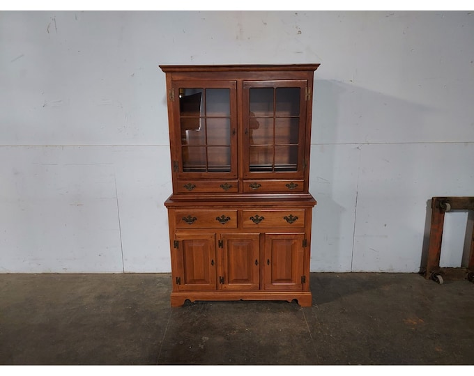 SIMPLE 1950,S CABINET DISPLAY # 194442  Shipping is not free please conatct us before purchase Thanks