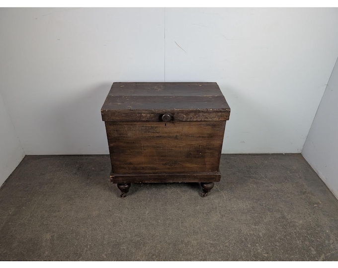Late 1800,s Zinc Lined Ice Box # 195993 Shipping is not a 1.00 Shipping is not free please contact us before purchase Thanks