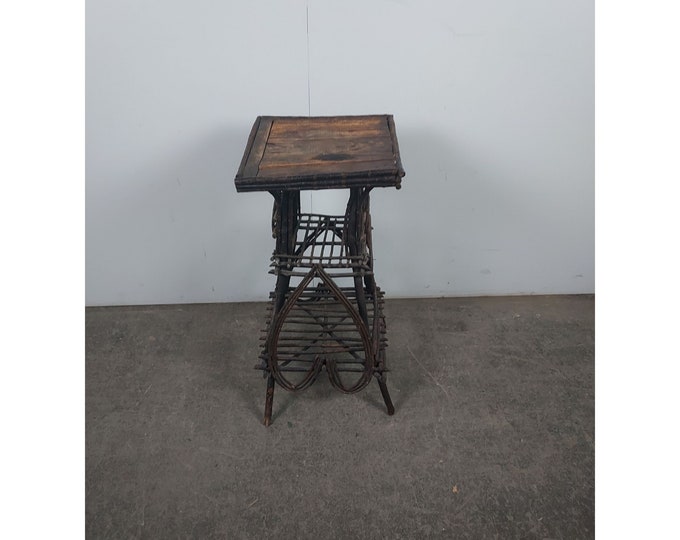 1920,s Willow Wood Folk Art Table # 194662 Shipping is not a 1.00 Shipping is not free please contact us before purchase Thanks