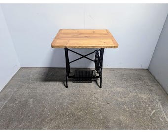 Mesa con base de hierro para máquina de sembrar Singer de la década de 1930 n.º 198366 El envío no es de 1,00 El envío no es gratuito, comuníquese con nosotros antes de comprar Gracias