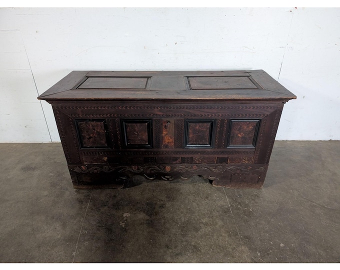 AN AMAZING 1700,S TRUNK # 197605 Shipping is not a 1.00 Shipping is not free please contact us before purchase Thanks