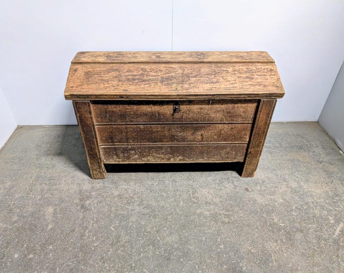 Late 1700,s Dome Top Trunk # 200315 Shipping is not a 1.00 Shipping is not free please contact us before purchase Thanks