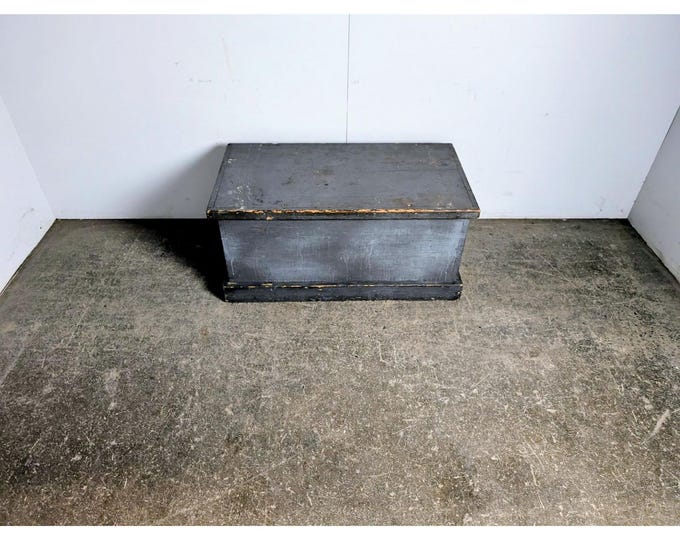 Mid 1800,s Flip Top Trunk # 197977 Shipping is not a 1.00 Shipping is not free please contact us before purchase Thanks