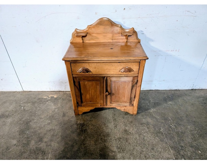 1860,S PINE WASHSTAND # 197950 Shipping is not a 1.00 Shipping is not free please contact us before purchase Thanks