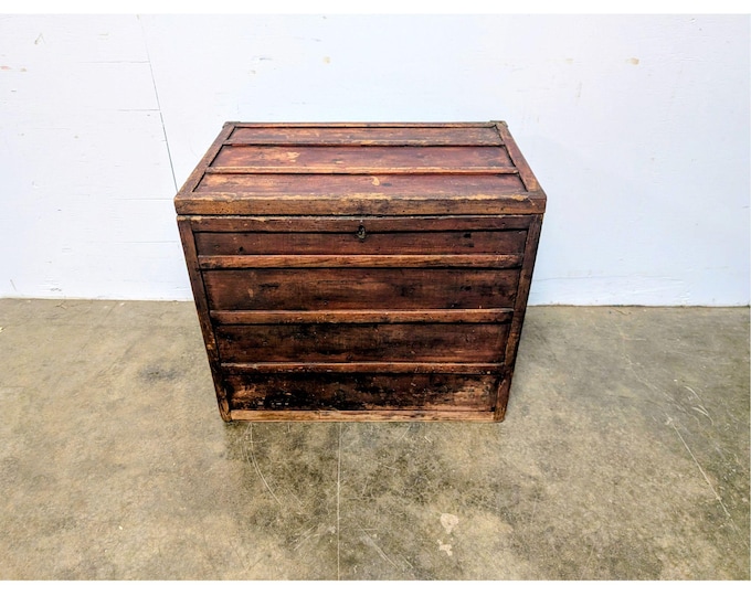 UNUSUAL MID 1800,S TRUNK # 201171 Shipping is not a 1.00 Shipping is not free please contact us before purchase Thanks