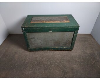 MID 1800,S CARPENTERS TRUNK # 194736 Shipping is not a 1.00 Shipping is not free please contact us before purchase Thanks
