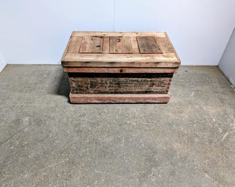 MID 1800,S CARPENTERS TRUNK # 201079 Shipping is not a 1.00 Shipping is not free please contact us before purchase Thanks