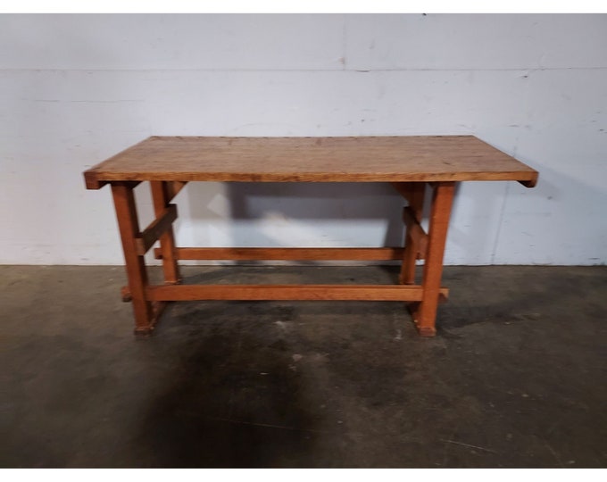 SIMPLE 1930,S WORK BENCH # 194907 Shipping is not free please conatct us before purchase Thanks