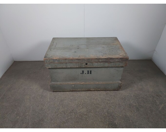 LATE 1800,S TRUNK #  193921  Shipping is not free please conatct us before purchase Thanks