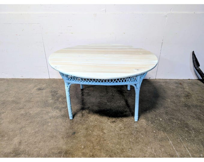 Unusual 1940,s Round Wicker Table # 201319 Shipping is not a 1.00 Shipping is not free please contact us before purchase Thanks